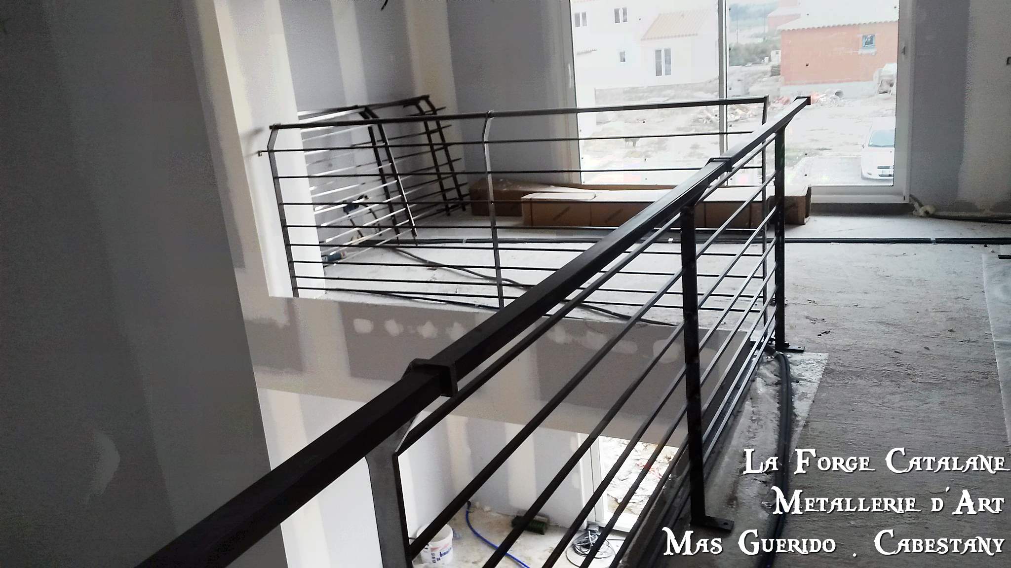 Garde corps decoupe laser lisses horizontale carre main courante deporte forge catalane 3.jpg